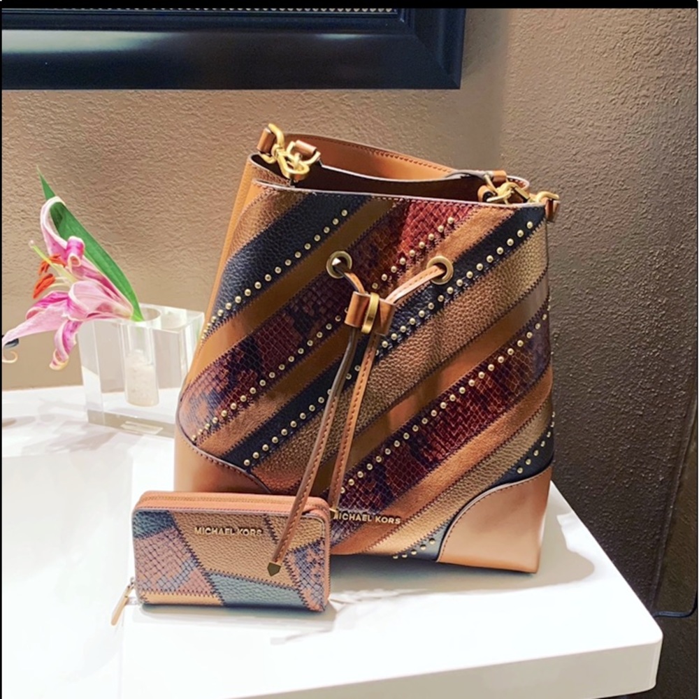 Michael Kors Mercier Gallery Bucket Bag